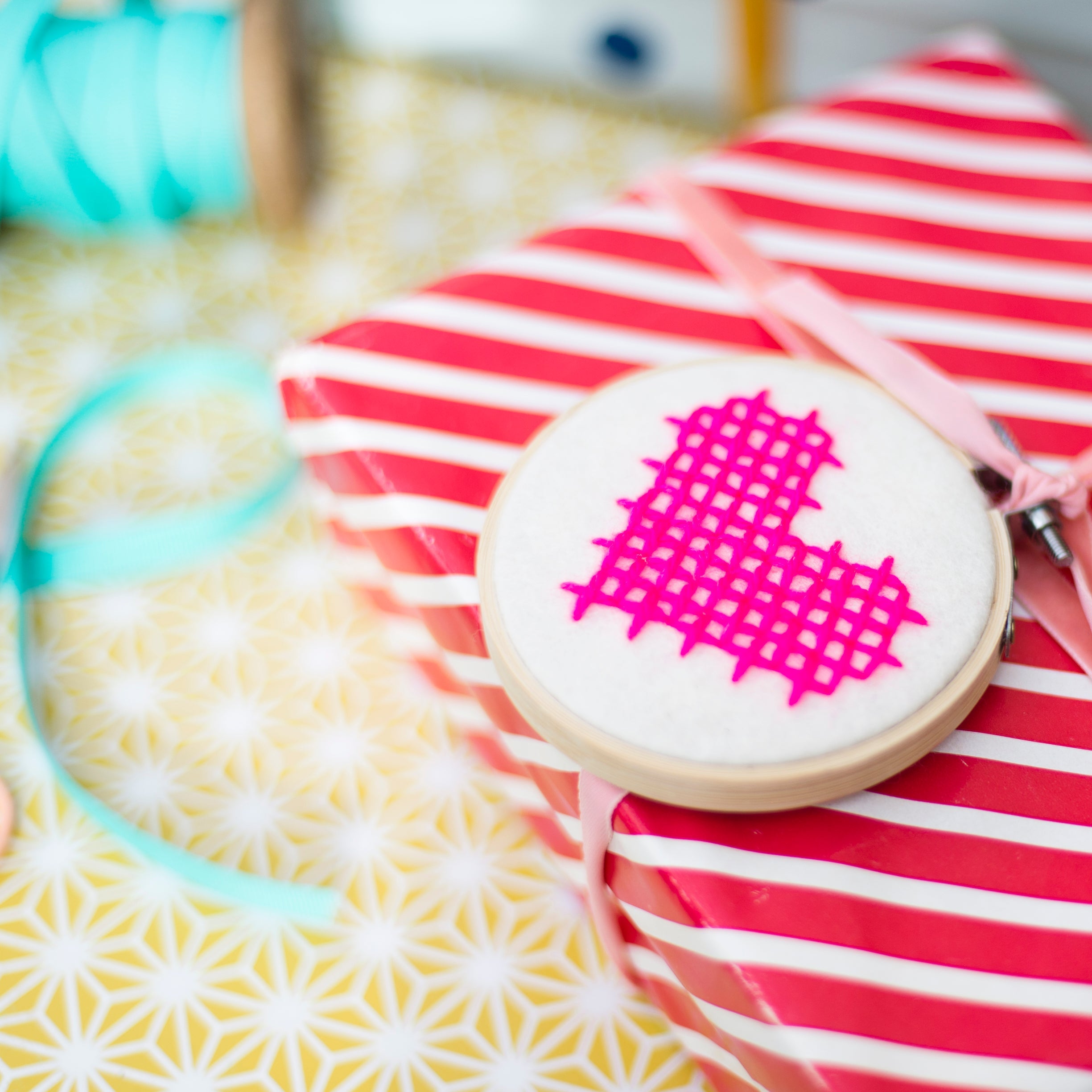 (3) HEART HOOP CROSS STITCH EMBROIDERY KIT