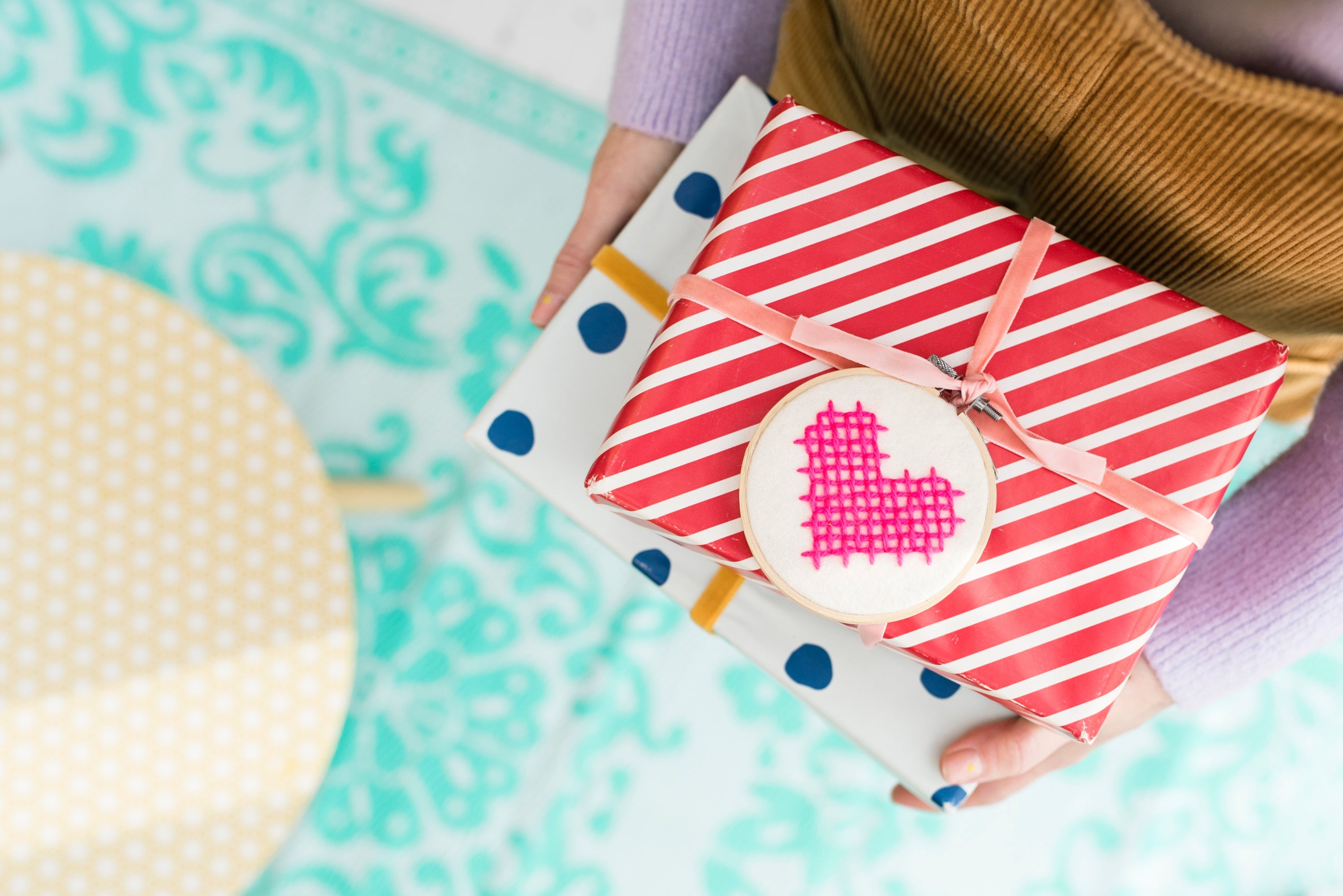 (3) HEART HOOP CROSS STITCH EMBROIDERY KIT