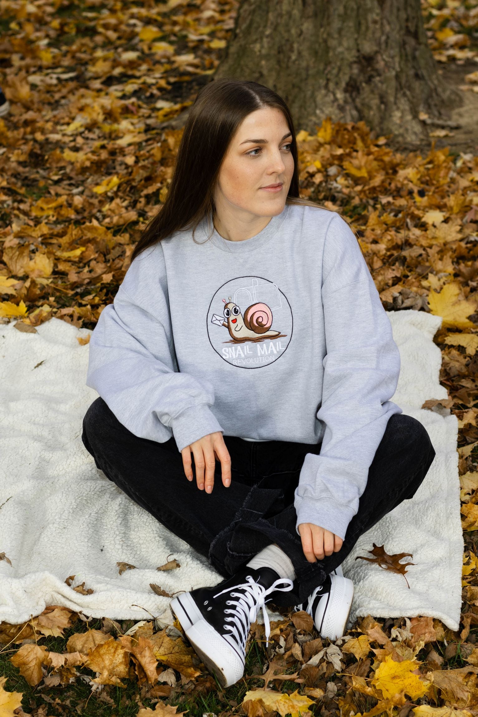 EMBROIDERED SWEATSHIRT- SNAIL MAIL REVOLUTION