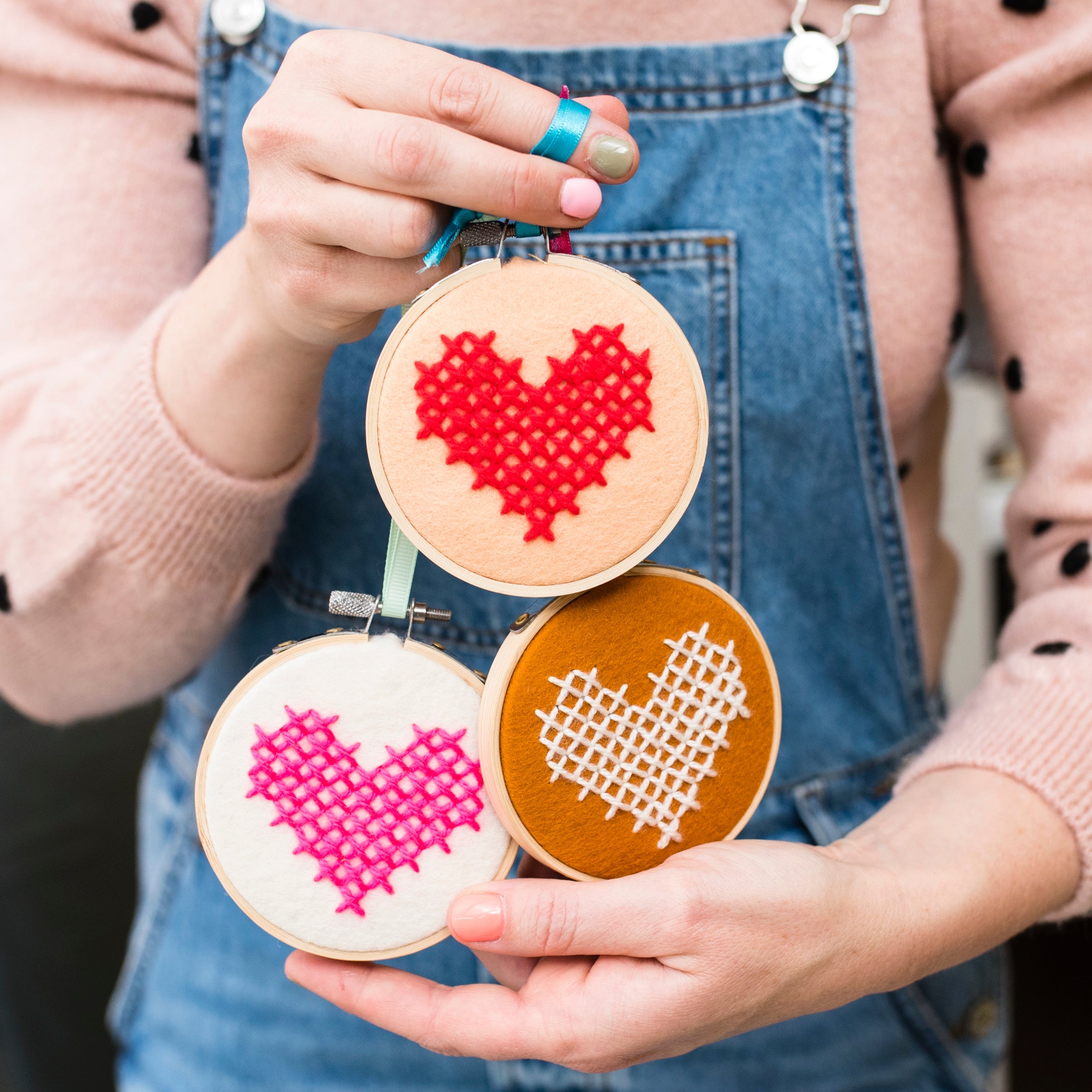 (3) HEART HOOP CROSS STITCH EMBROIDERY KIT