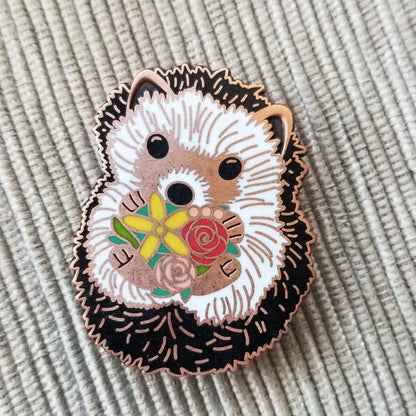 HEDGEHOG ENAMEL NEEDLE MINDER