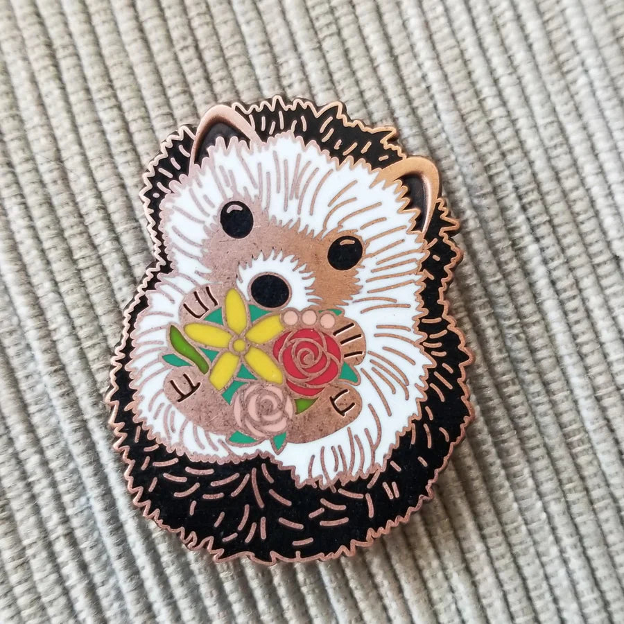 HEDGEHOG ENAMEL NEEDLE MINDER