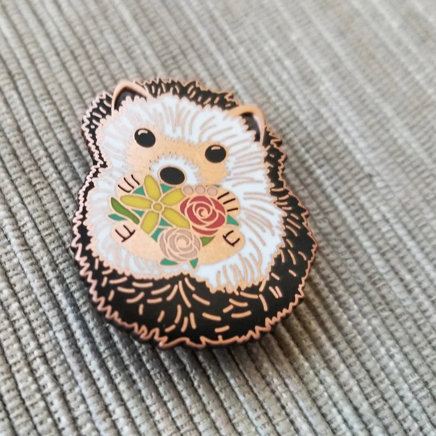 HEDGEHOG ENAMEL NEEDLE MINDER