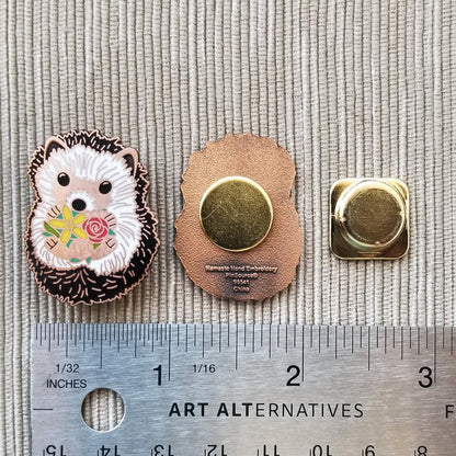 HEDGEHOG ENAMEL NEEDLE MINDER
