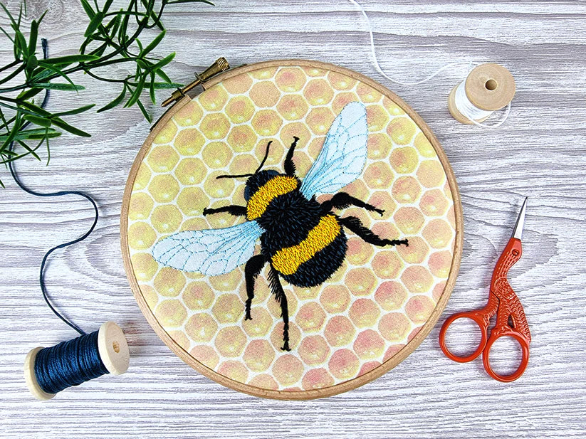 BUMBLE BEE EMBROIDERY KIT