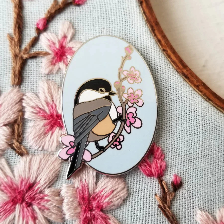CHICKADEE ENAMEL NEEDLE MINDER
