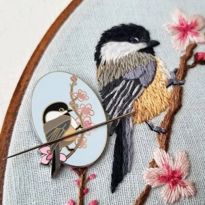 CHICKADEE ENAMEL NEEDLE MINDER
