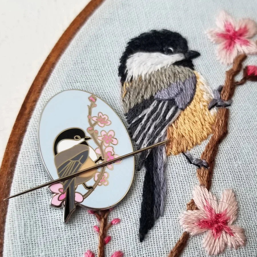 CHICKADEE ENAMEL NEEDLE MINDER